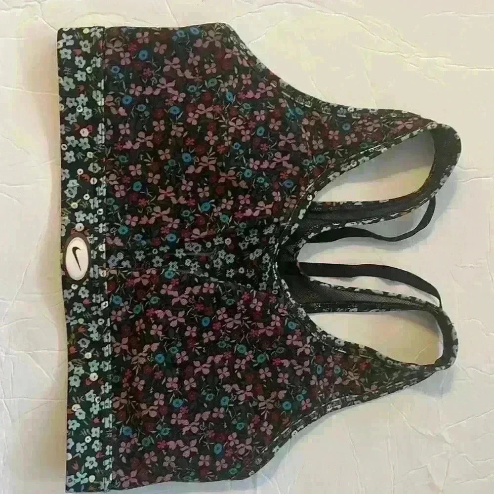 Nike woman’s flowered sports bra, small​